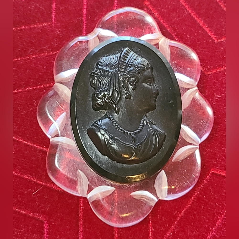 1930s cameo mourning brooch